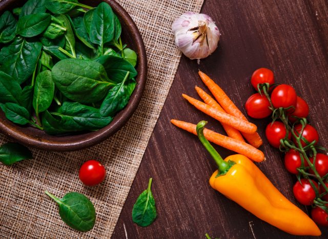 spinach, carrots, cherry tomatoes, bell pepper, and garlic