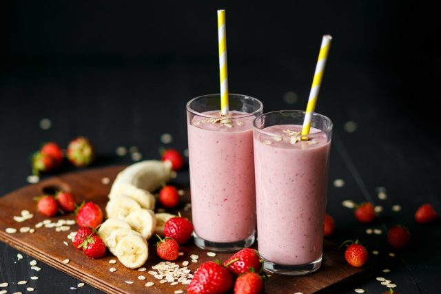 strawberry banana oat smoothie