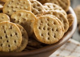 4 Best Gluten Free Crackers to Buy