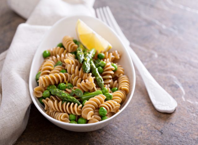 whole wheat pasta with asparagus and peas