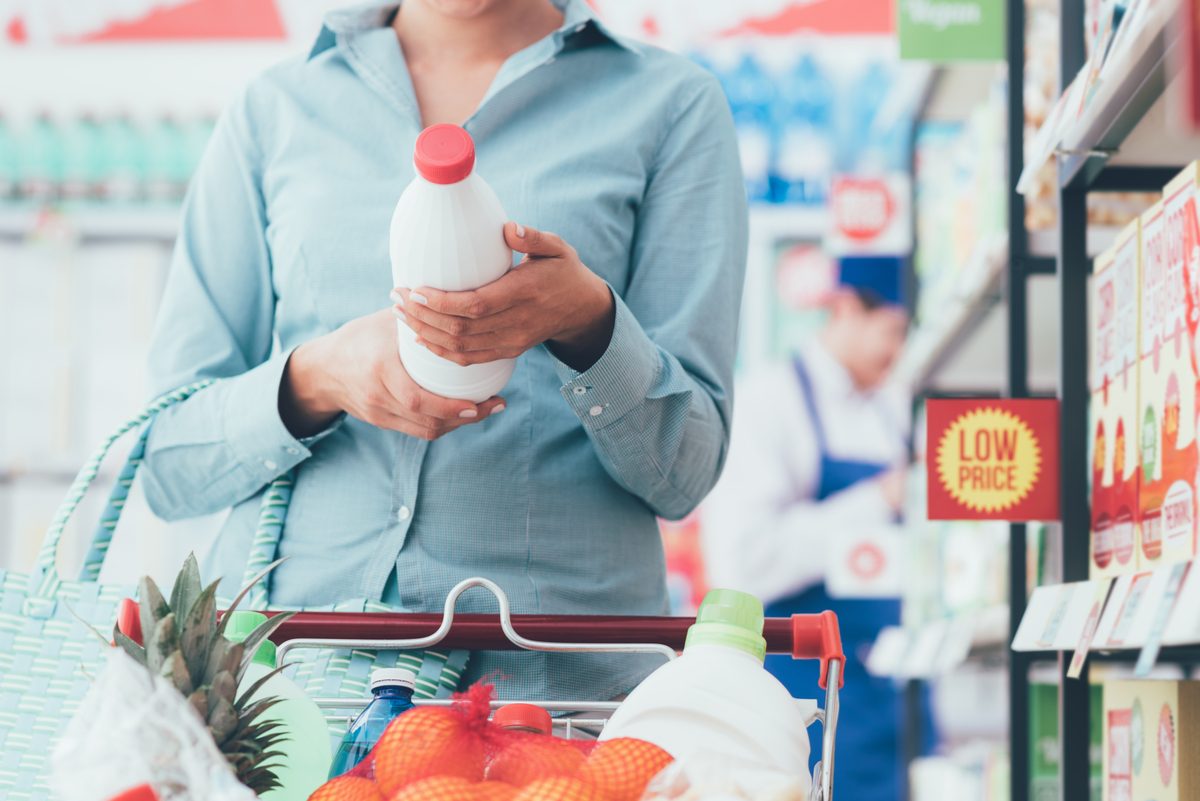 woman reading nutrition label