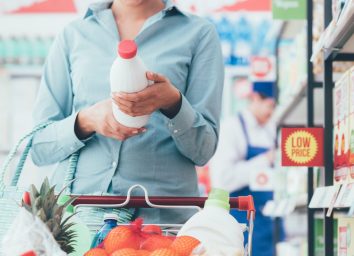 woman reading nutrition label