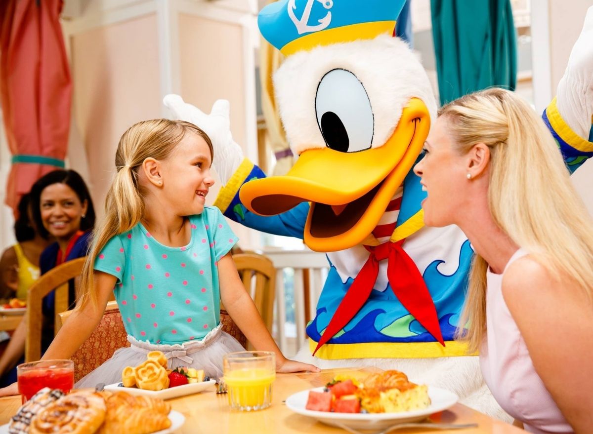 10 Bizarre Rules Disney Food Workers Have to Follow — Eat This Not That