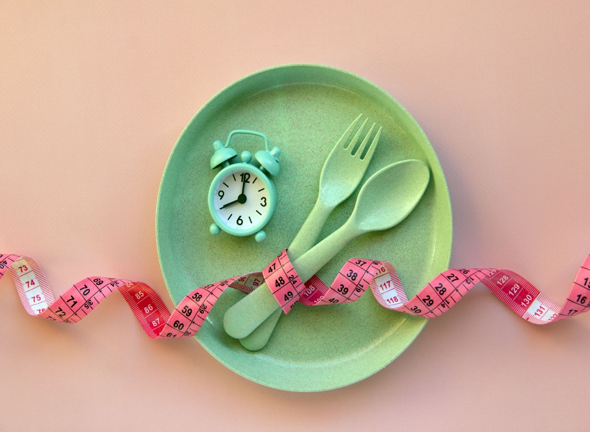 Weight loss clock with measuring tape