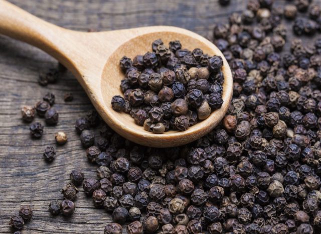 Whole black pepper 