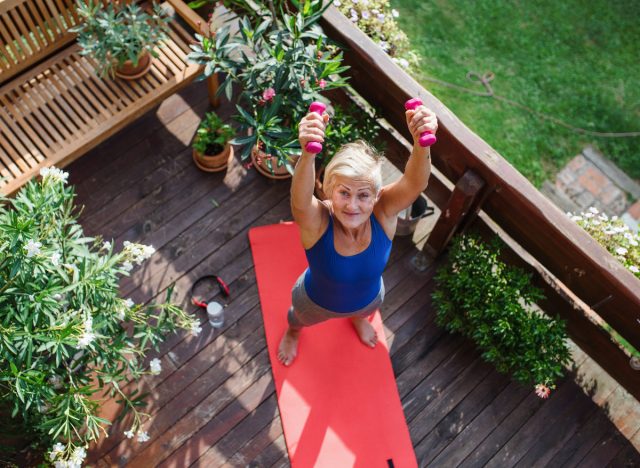 active senior woman doing outdoor workout to speed up belly fat loss