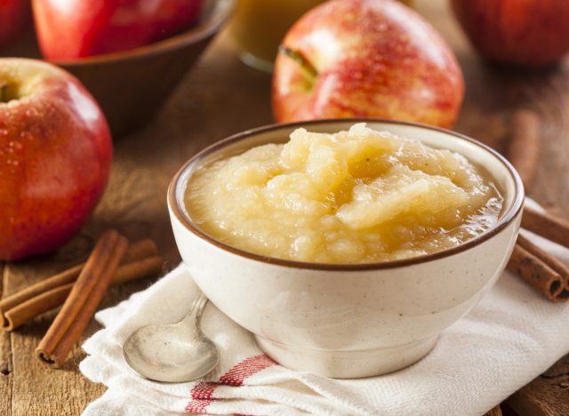 apple sauce with cinnamon