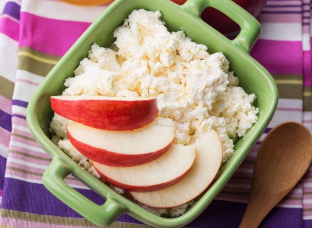 apples with cottage cheese