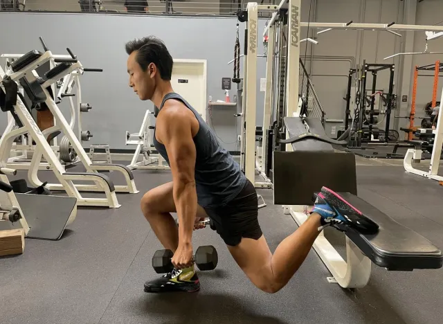 trainer doing bulgarian split squat, demonstrating how to lose weight in a week