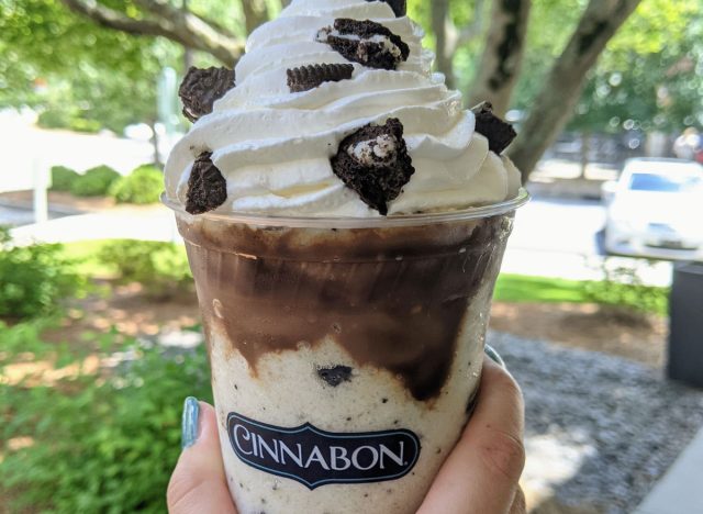 cinnabon oreo cookies & cream chillatta