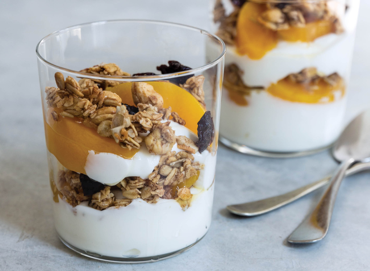 crunchy peach parfaits