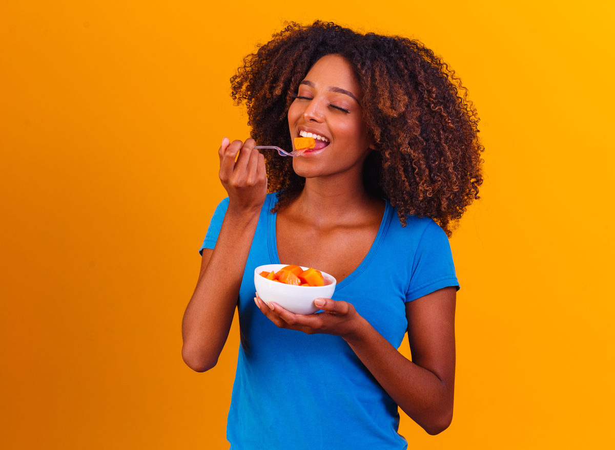 eating papaya