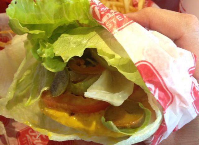 freddy's grilled chicken breast lettuce wrap sandwich with jalepeños