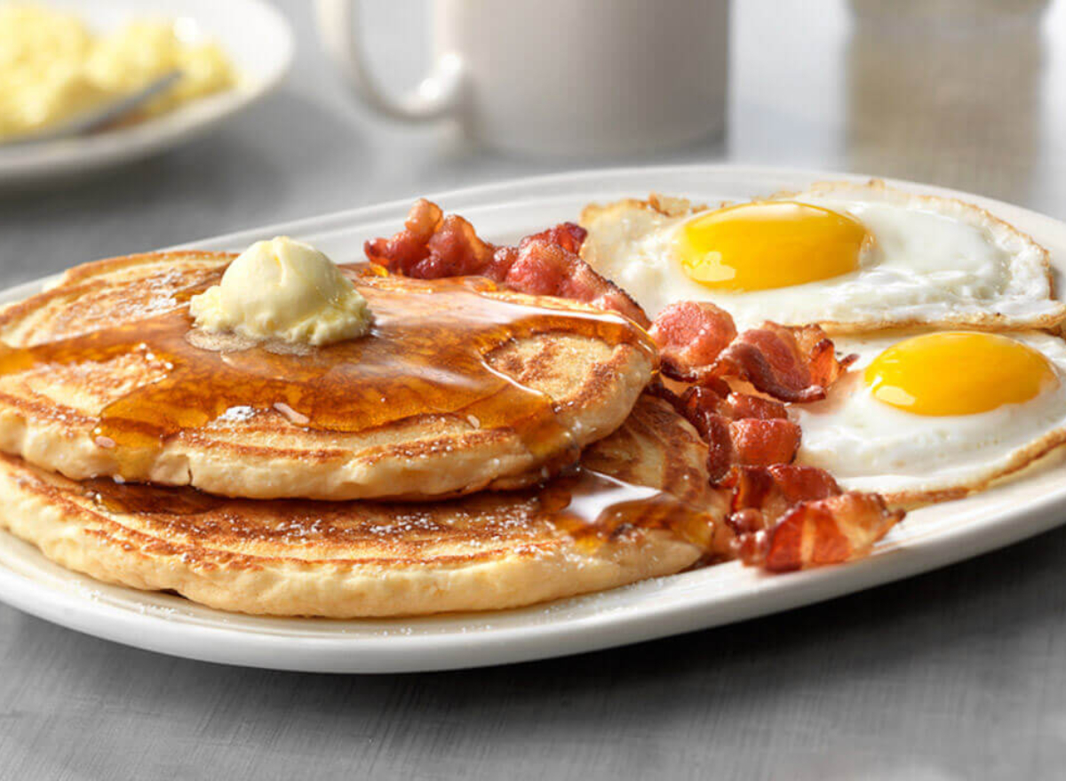 I Tried 5 Breakfasts at Popular Restaurant Chains and This One Was the