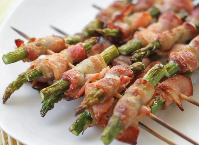 grilled-bacon-wrapped-asparagus