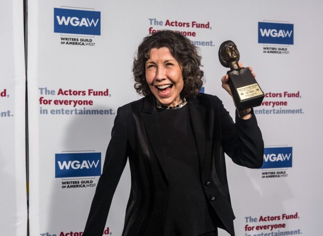 lily tomlin holding award