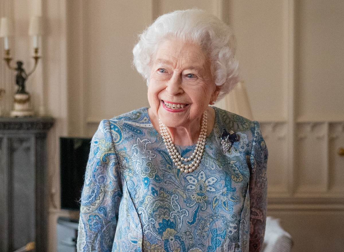 Queen Elizabeth's Sleep Routine—Revealed — Eat This Not That