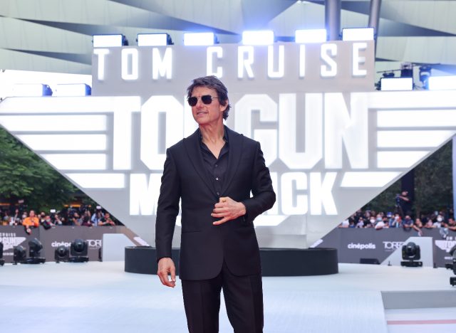 tom cruise at top gun: maverick mexico premiere