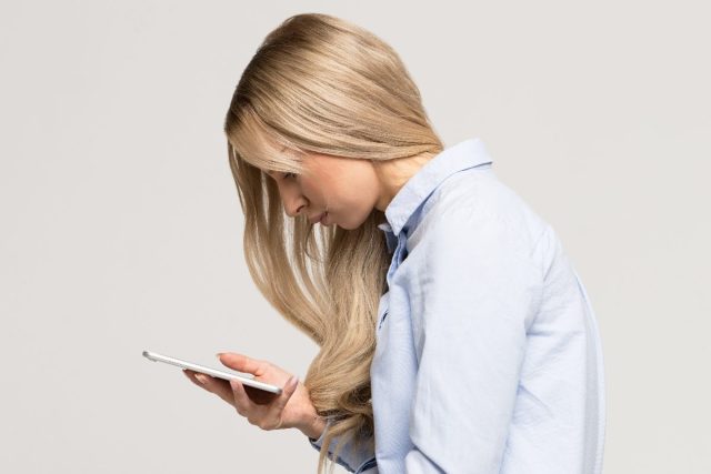 woman slouching, bad posture while texting