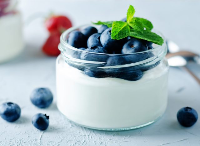 yogurt with blueberries