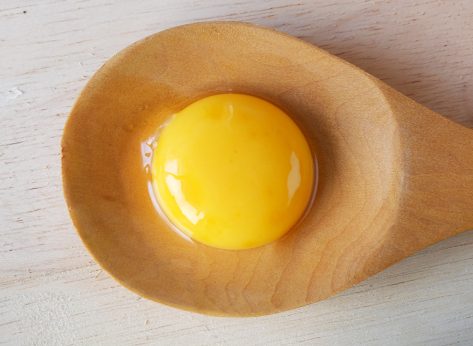 4 Surprising Effects of Eating Egg Yolks