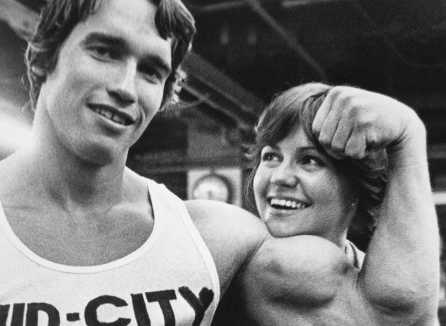 arnold-muscle-flex