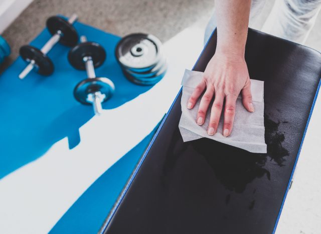 hand cleaning gym equipment