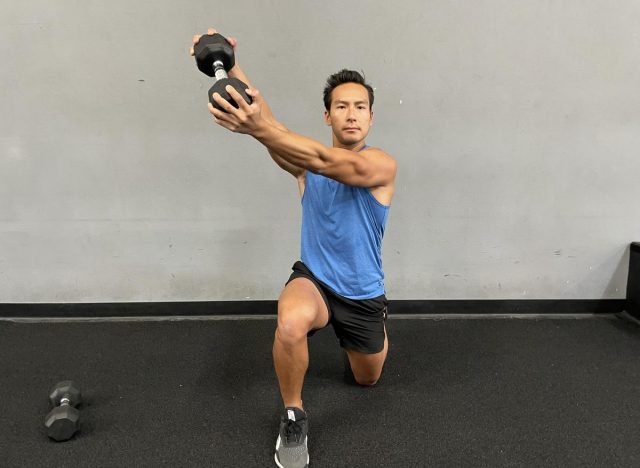 dumbbell half kneeling chop exercise