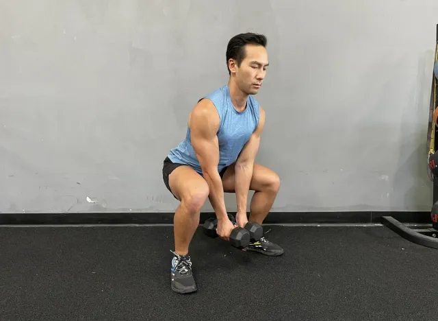 dumbbell sumo deadlift