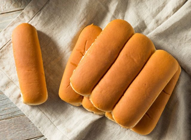 hot dogs buns