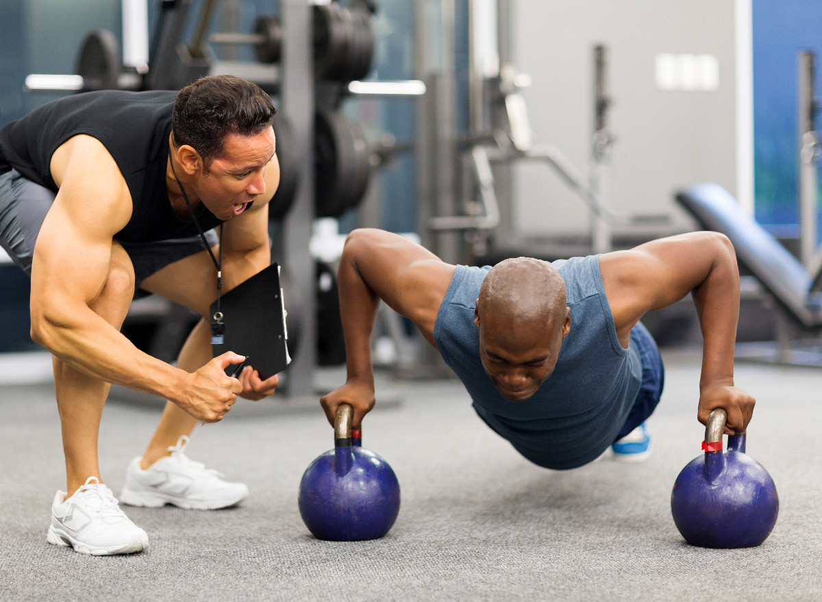 man working out following tips for working with personal trainer in gym