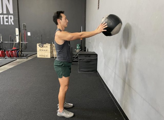 medicine ball exercise to burn gut fat