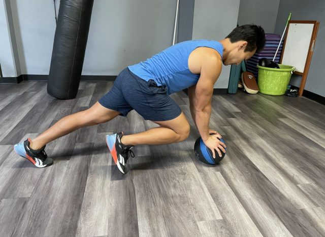 medicine ball mountain climbers, gut-reducing exercises