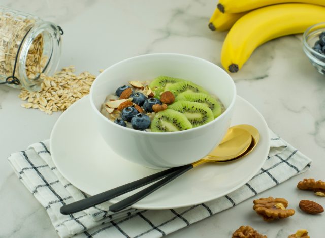 oatmeal with kiwi, blueberries, and nuts