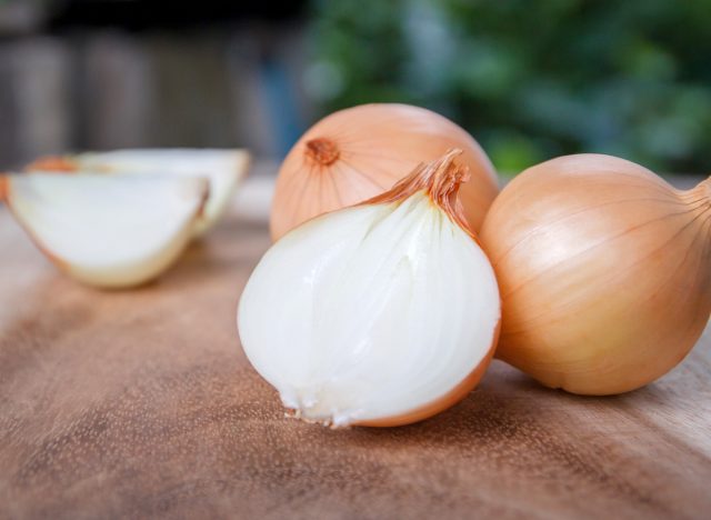 Here are 7 foods that can help you live a longer life - onions