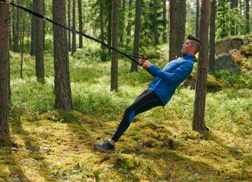 man doing resistance fat-melting workout outdoors in woods