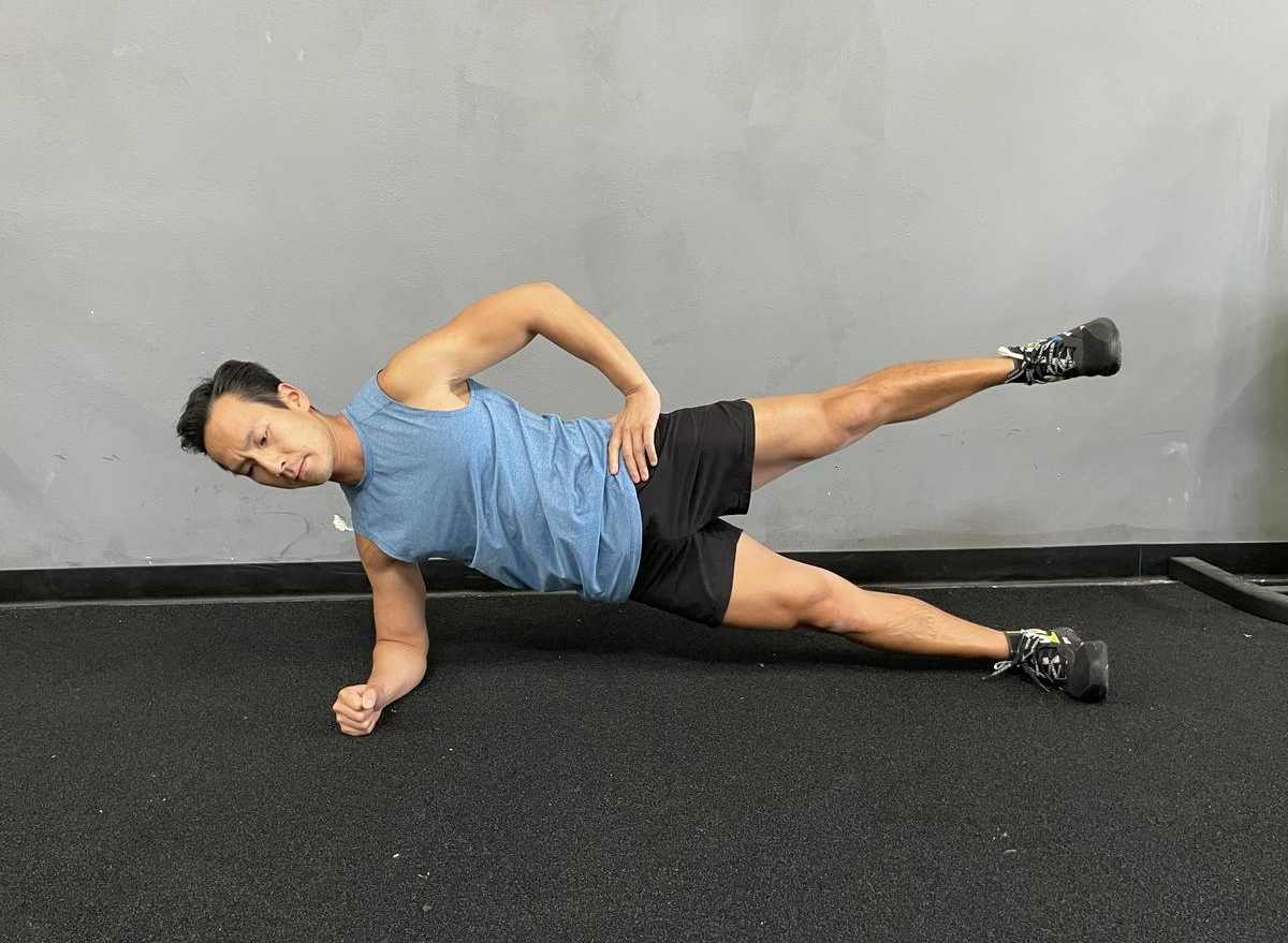 Improve Your Core Strength as You Age With This Floor Workout — Eat ...