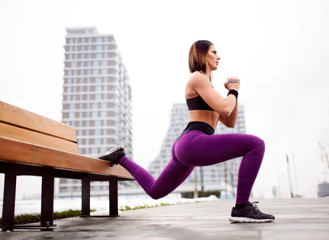 woman performing split squat to burn stomach fat for good