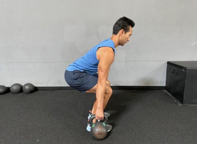 suitcase deadlift lose your gut in your 60s