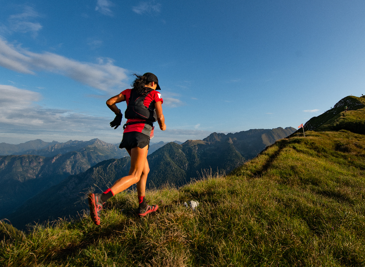 weighted backpack cardio exercise to lose fat in your waistline