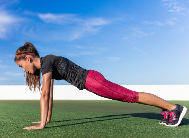 woman doing pushup plank, exercise to get rid of belly jiggle