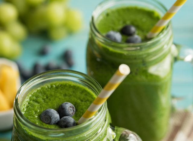 Blueberry spinach smoothie