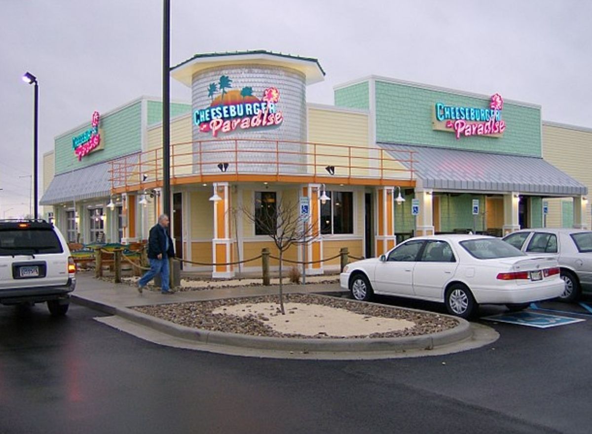 15 OldFashioned Burger Chains You’ll Never See Again — Eat This Not That