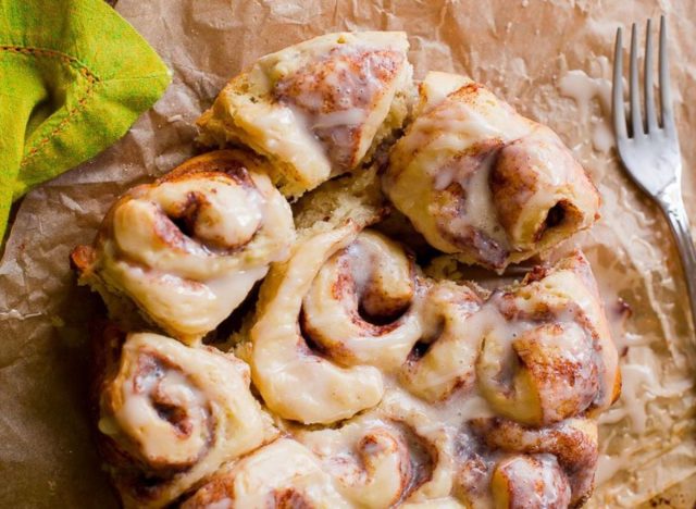 slow cooker cinnamon rolls