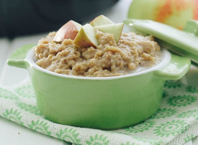 Slow Cooker Apple Pie Steel Cut Oatmeal