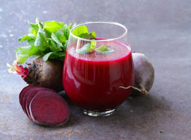 beet juice with beetroot and mint