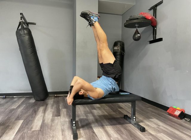 bench leg raise