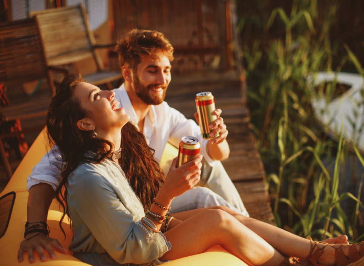 couple drinking beer