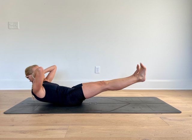 crunch and leg extension exercise