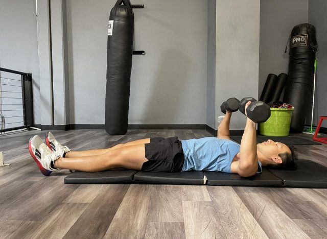 dumbbell floor press to get rid of belly fat rolls